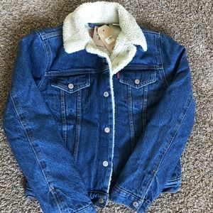 🆕 Levi’s original sherpa trucker jacket